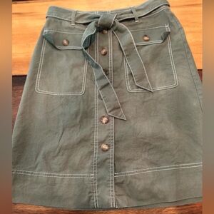 Women’s J. Crew size 0 Green Button Up Skirt; Tie Belt & White Accent Stitching